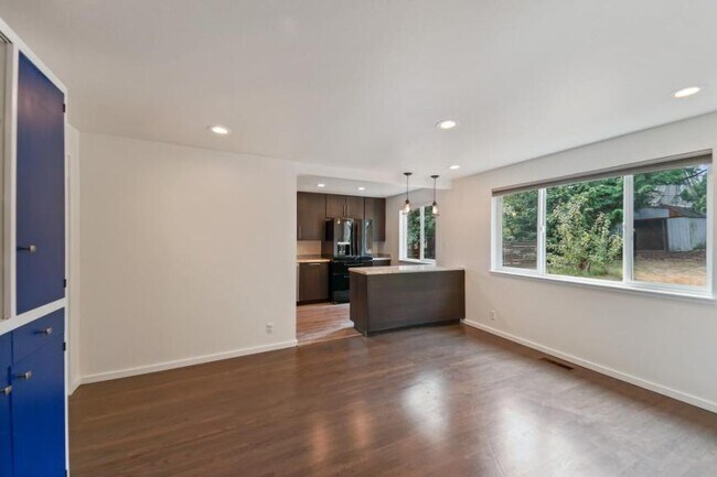 Photo - 3 bedroom in Seattle WA 98133