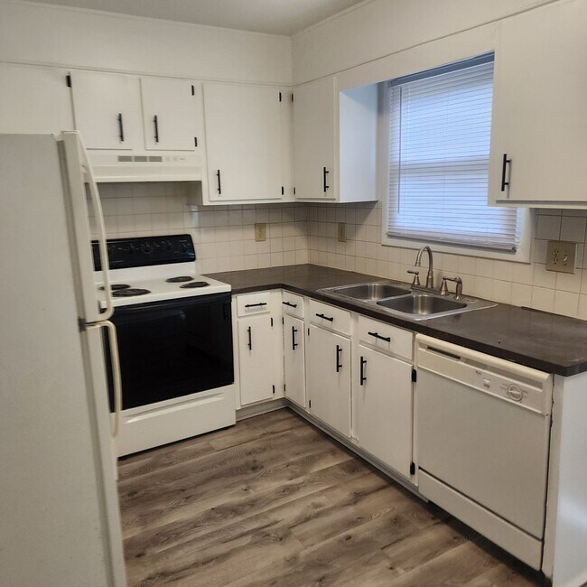 Cute and Cozy One Bedroom Townhouse Apartm... Townhome Rental in