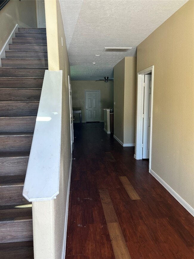 Building Photo - 7824 Comal St Rental
