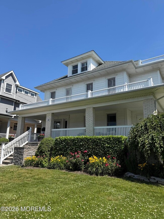 120 Garfield Ave