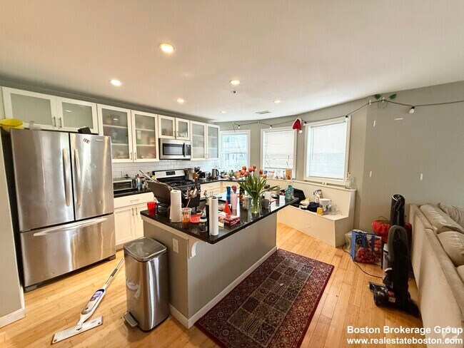 Building Photo - 110 Chester St Unit 1 Rental