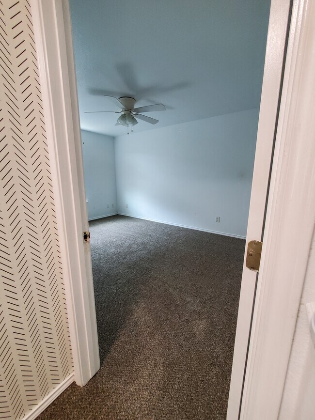 Master Bedroom - 721 Sonesta Dr Unit C