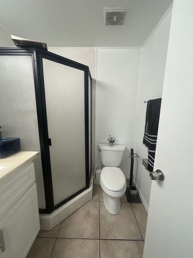 Photo - 2 Bed / 2 Bath Unit with Yard & Parking – El Cajon