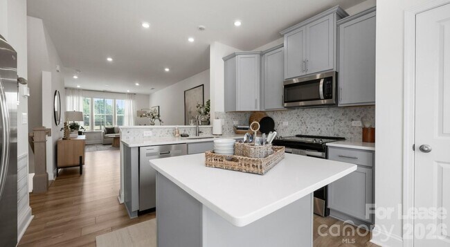 Photo - 2635 W Trade St