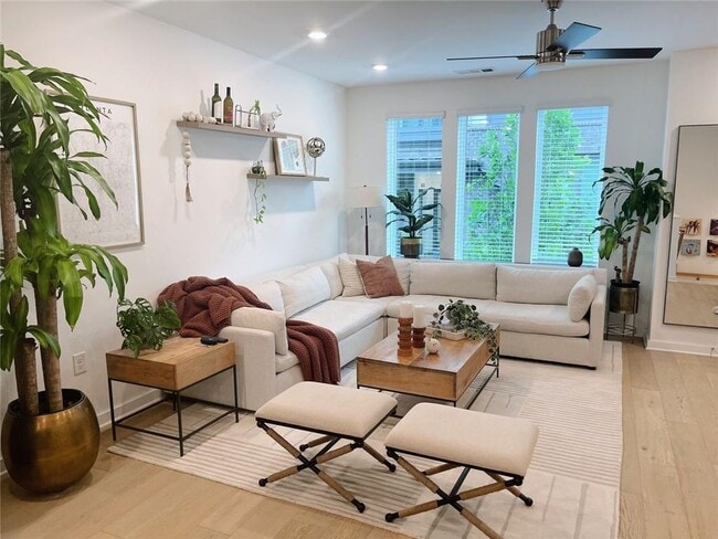 Photo - 400 Pratt Dr SE