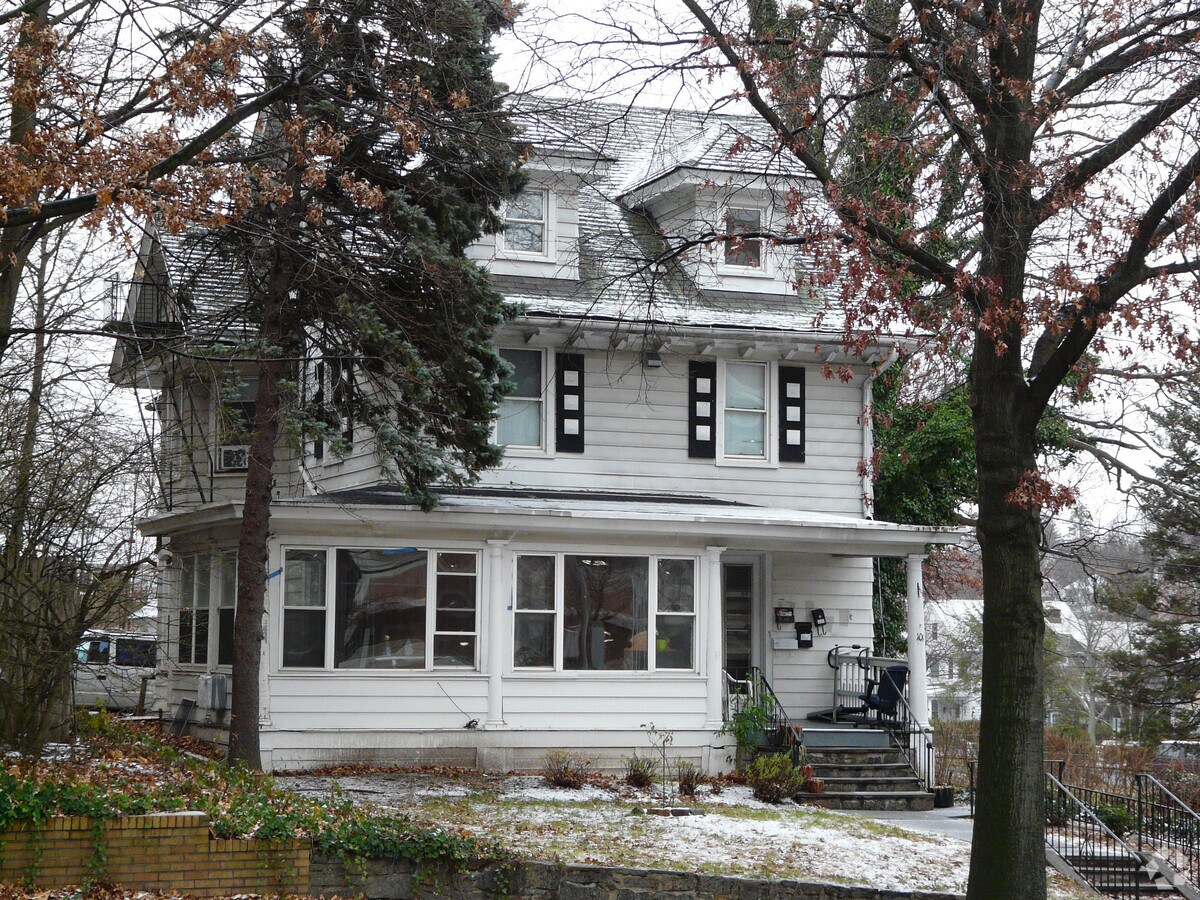 Photo - 101 Maple Ave Apartments