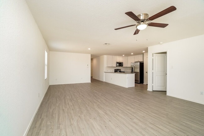 1221 White Willow