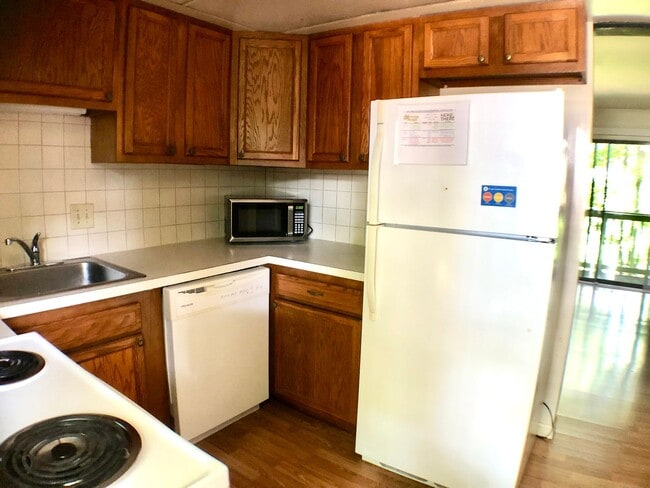 Photo - $1,200 - 2 Bed/1 Bath Private area near th... Unit 1