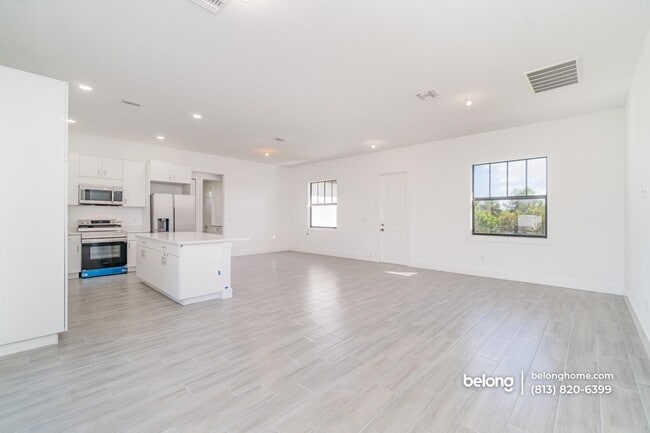 Photo - 15633 Lakeland Cir