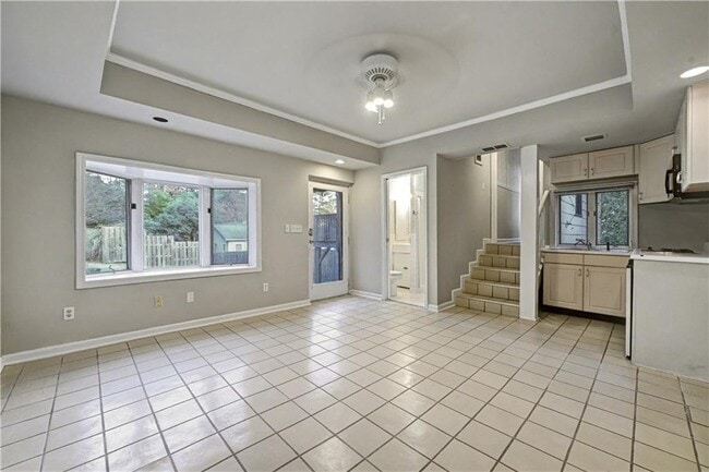 Photo - 2008 Shalimar Dr NE