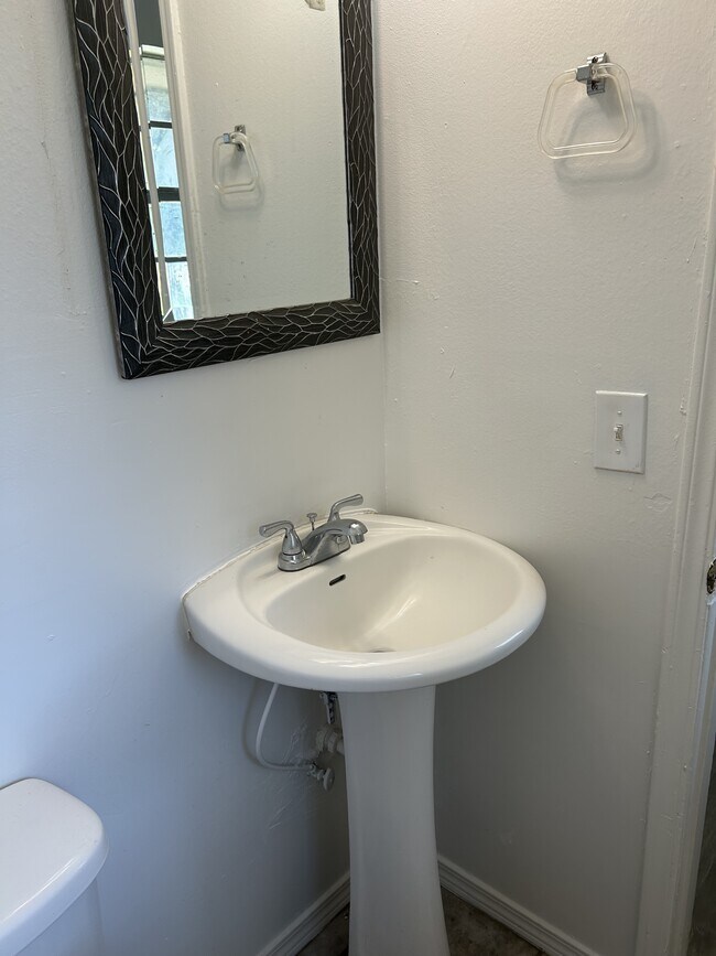 Photo - 1525 Marydale Ave