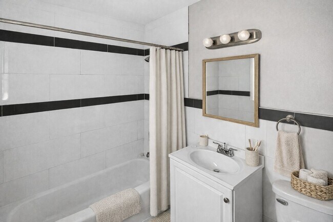 Photo - 21-25-25 Willoughby St Unit A3