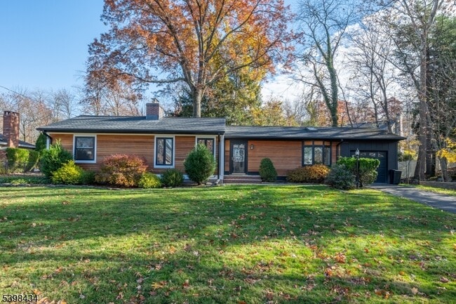 Building Photo - 7 Oak Tree Ln