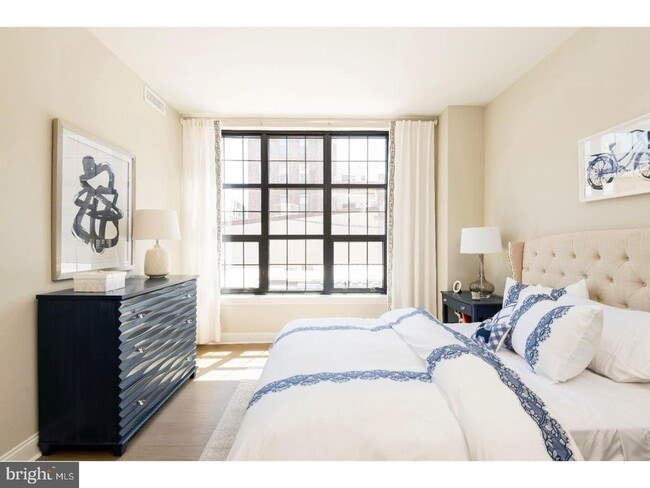 Photo - 218 Arch St Unit 211