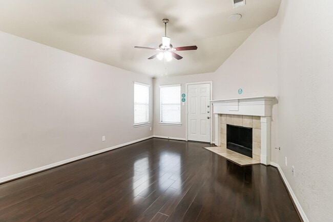 Photo - 969 Oak Lynn Dr