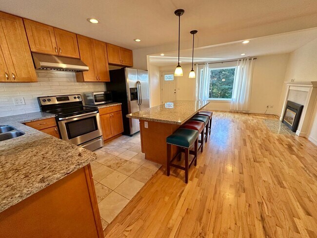 Photo - Beautiful Rambler in the desired Edmonds N...