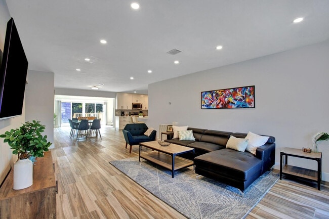 Building Photo - 2632 Madison St