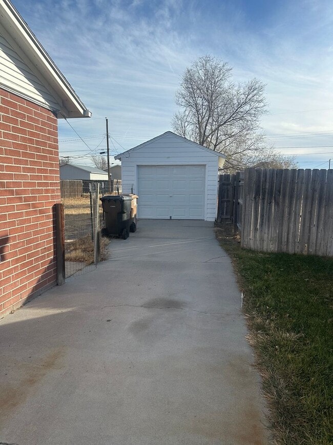 Photo - Two Bedroom, One bathroom, Pet Friendly Ho...