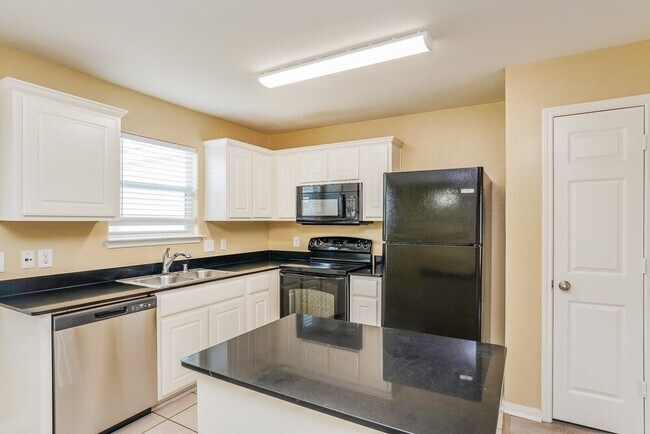 Photo - 4002 Hollow Cove Ln