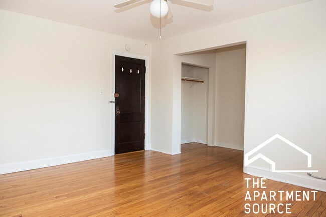 Photo - 3345 N Marshfield Ave Unit 408