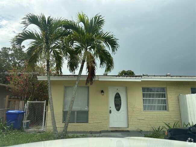 Building Photo - 4156 SW 24th St Unit A Rental