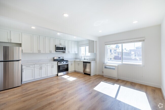 2BR, 2BA - 970SF - Dining Room