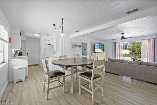 Building Photo - 1661 Coronado Rd