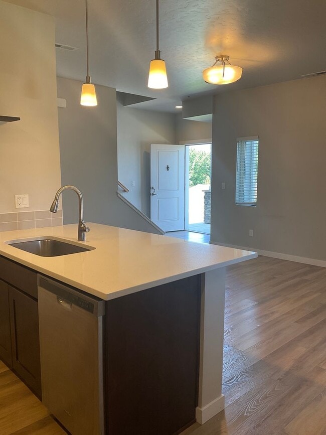 Photo - Sunbeam Townhomes | Modern Townhome Living in the Heart of Kuna