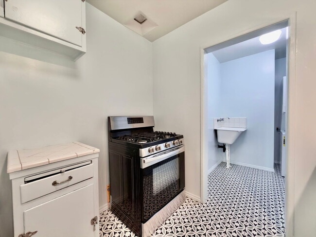 Photo - 1232 Ridgeley Dr Unit .5