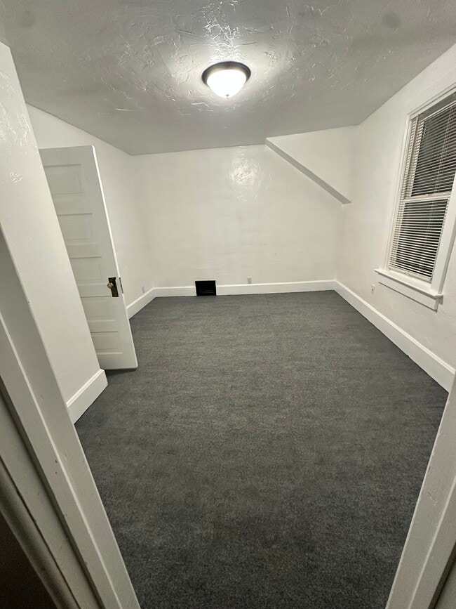 Photo - 1357 Lawe St Unidad Upper