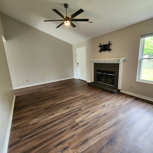 Photo - 2036 Merle Ln