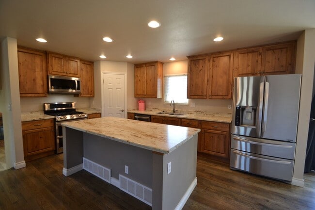 Photo - 4 Bed 3 Bath Home in District 20!