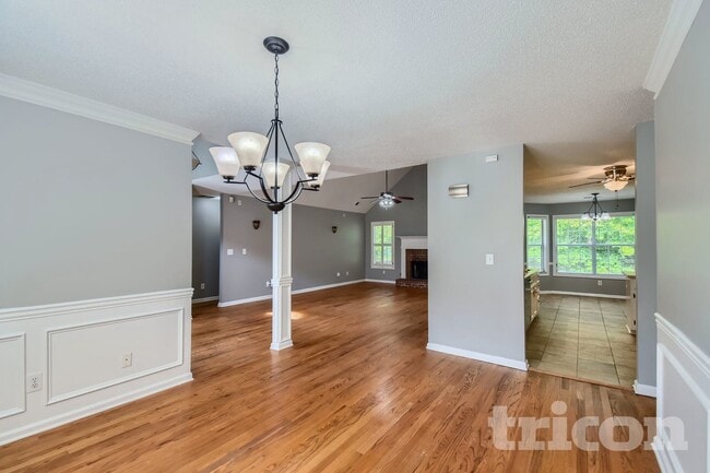 Photo - 390 River Point Dr