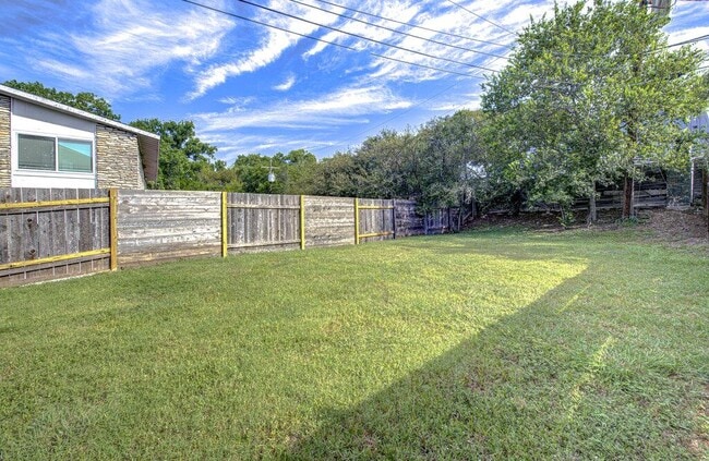 Photo - 2506 Manor Cir