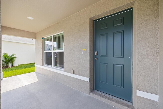 Photo - Spacious 5 Bedroom - Fenced In Yard!