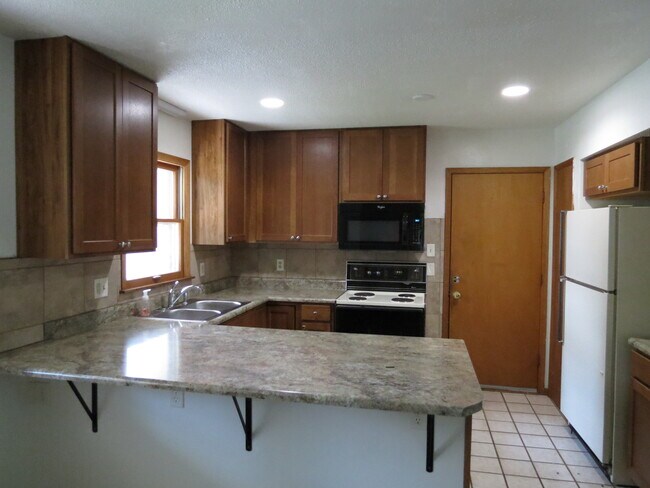 Photo - 725 W 19th St