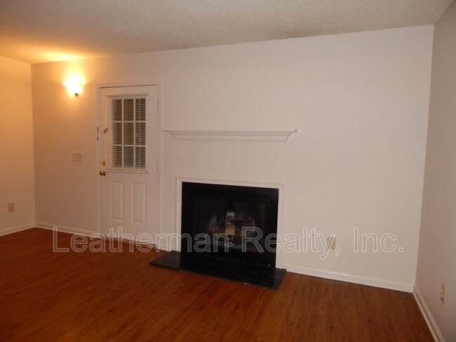 Photo - 738 Coventry Ln