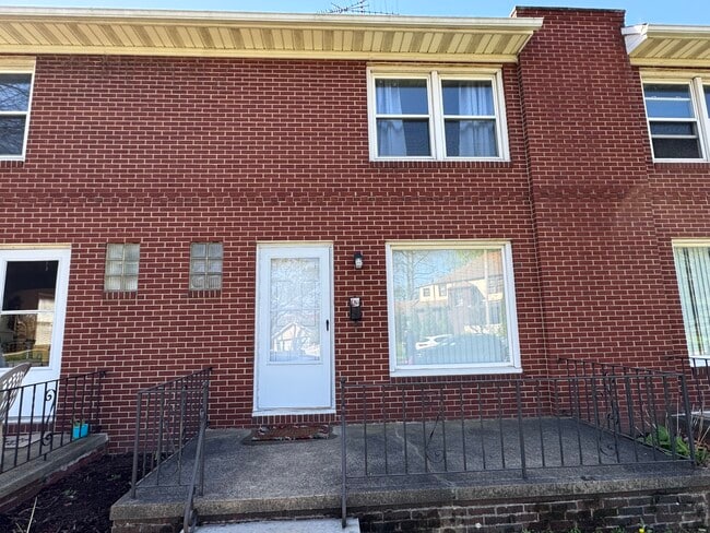 Building Photo - 124 Spangler Rd NE