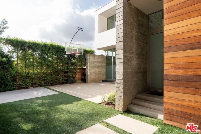 4035 Van Buren Pl