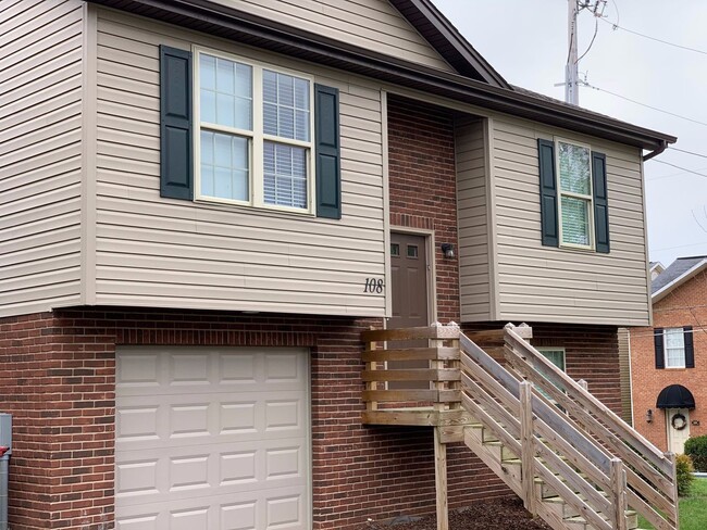 Photo - 2 Bedroom / 2 Bath Johnson City, TN 37604