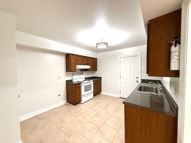 140 Veterans Blvd Unit 3