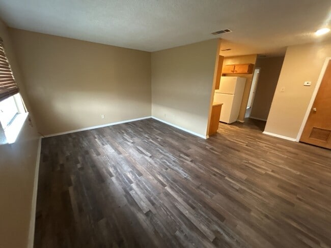 Building Photo - 1305 Willow Springs Rd Unit 1305 Willow Springs B