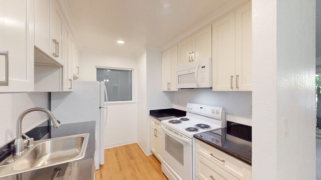 Building Photo - 511 Alameda del Prado Unit 117