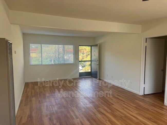 Building Photo - 3906 La Crescenta Ave