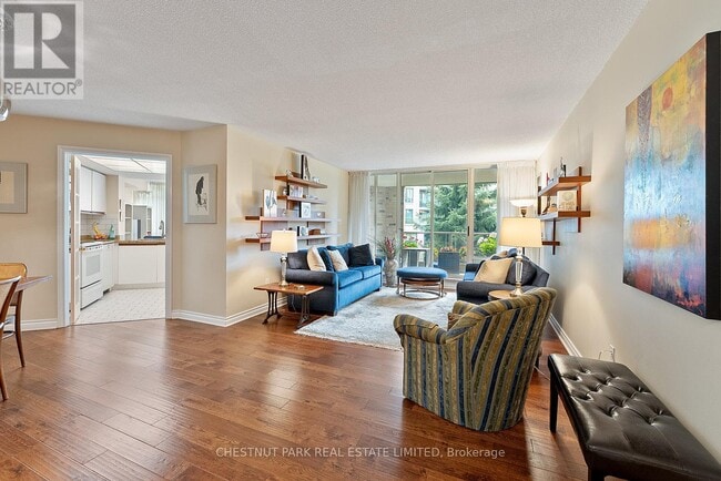 Photo - 215 The Donway W Unité 311