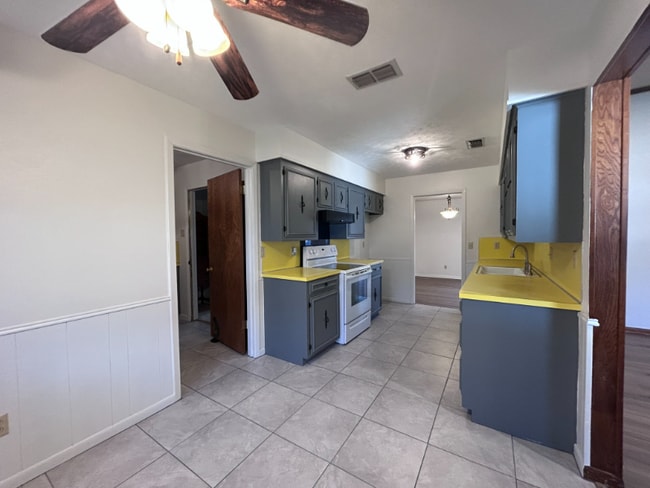 Photo - 902 Walnut St