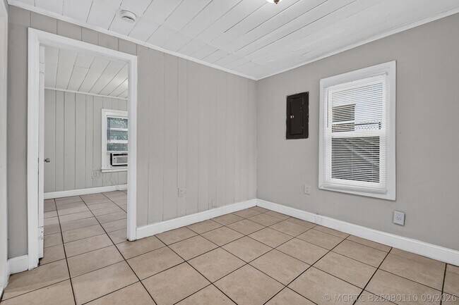 885-887 7th St Unit 100