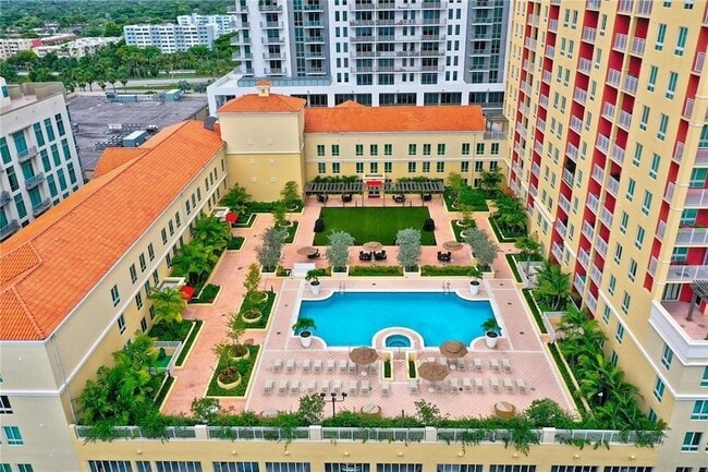 Building Photo - 7355 SW 89th St Unit 427N Rental
