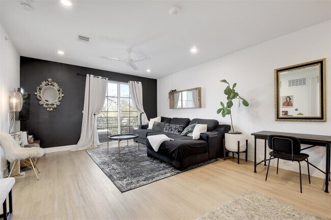 Photo - 2709 E 5th St. Unit 2303