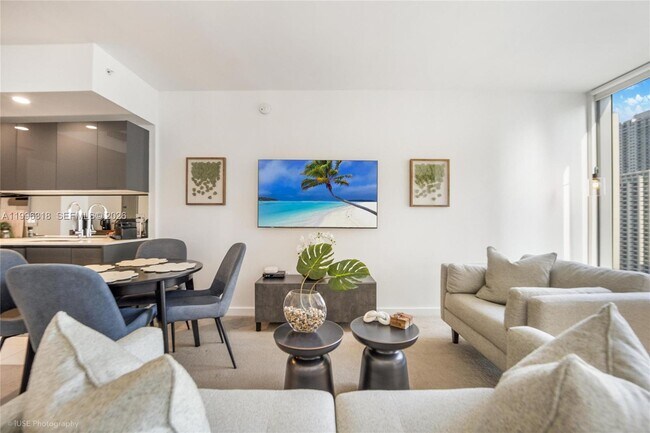 Photo - 31 SE 6th St Unidad 2703